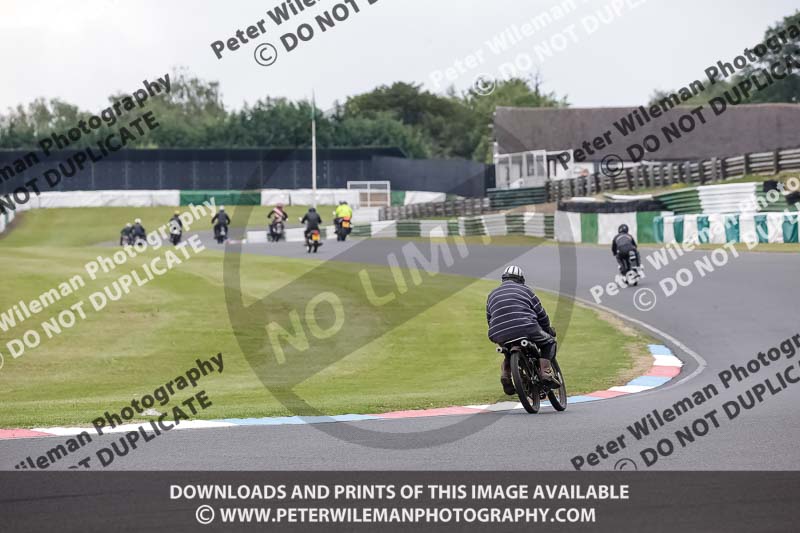 Vintage motorcycle club;eventdigitalimages;mallory park;mallory park trackday photographs;no limits trackdays;peter wileman photography;trackday digital images;trackday photos;vmcc festival 1000 bikes photographs